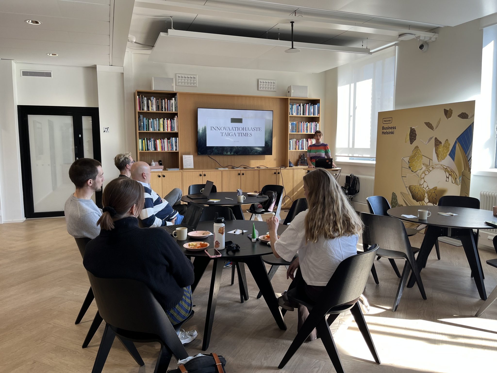 Ihmisiä Business Helsingin tilaisuudessa.